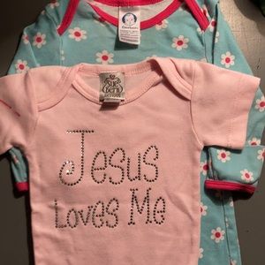 2pc baby girl 0-3M “Jesus loves me” pink onesie +